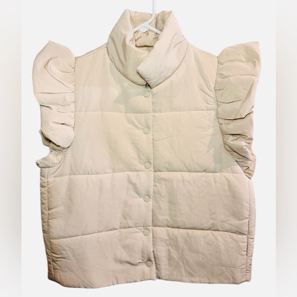 ENTRO Cream Ruffled Puffer Vest 🤍🩷🤍 - Picture 2 of 5